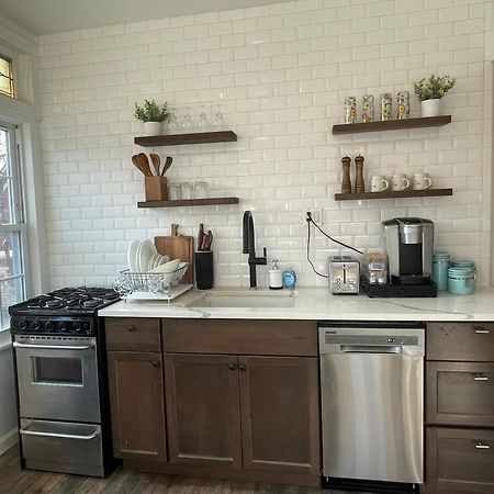 Gorgeous Victorian House!! Entire Suite In Sam'S Home นิวยอร์ก ภายนอก รูปภาพ